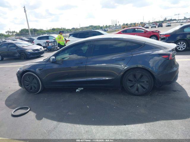 Tesla Model 3 Image 10