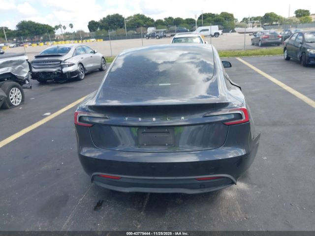 Tesla Model 3 Image 11