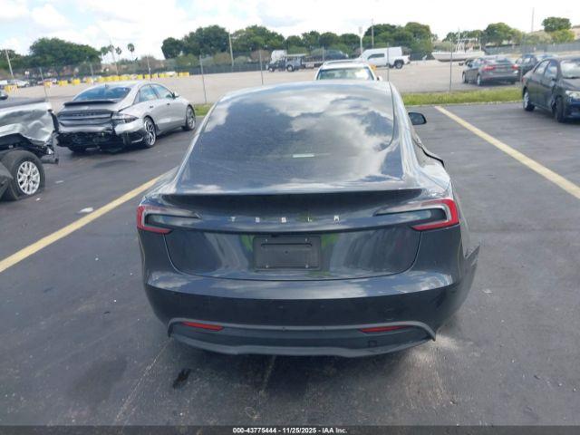 Tesla Model 3 Image 11