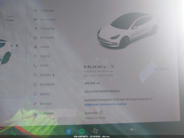 Tesla Model 3 Image 7