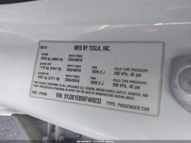 Tesla Model 3 Image 11