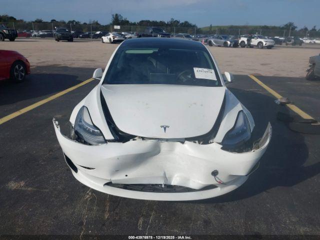 Tesla Model 3 Image 6