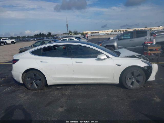 Tesla Model 3 Image 14