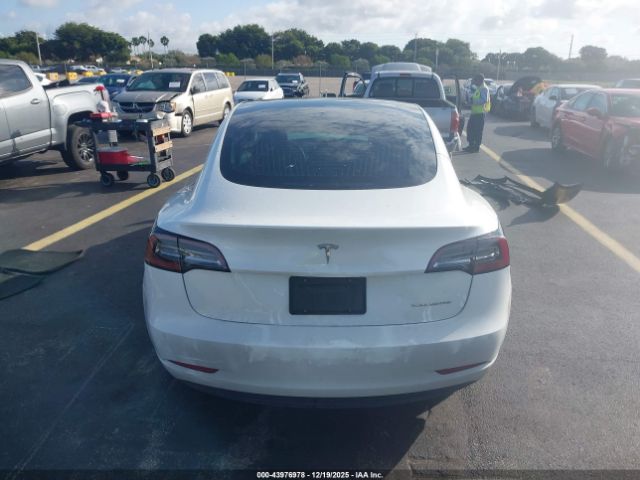 Tesla Model 3 Image 8